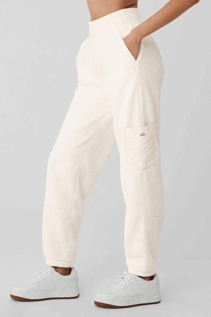 商品Alo|Micro Sherpa High-Waist Solstice Sweatpant - Ivory,价格¥954,第3张图片详细描述