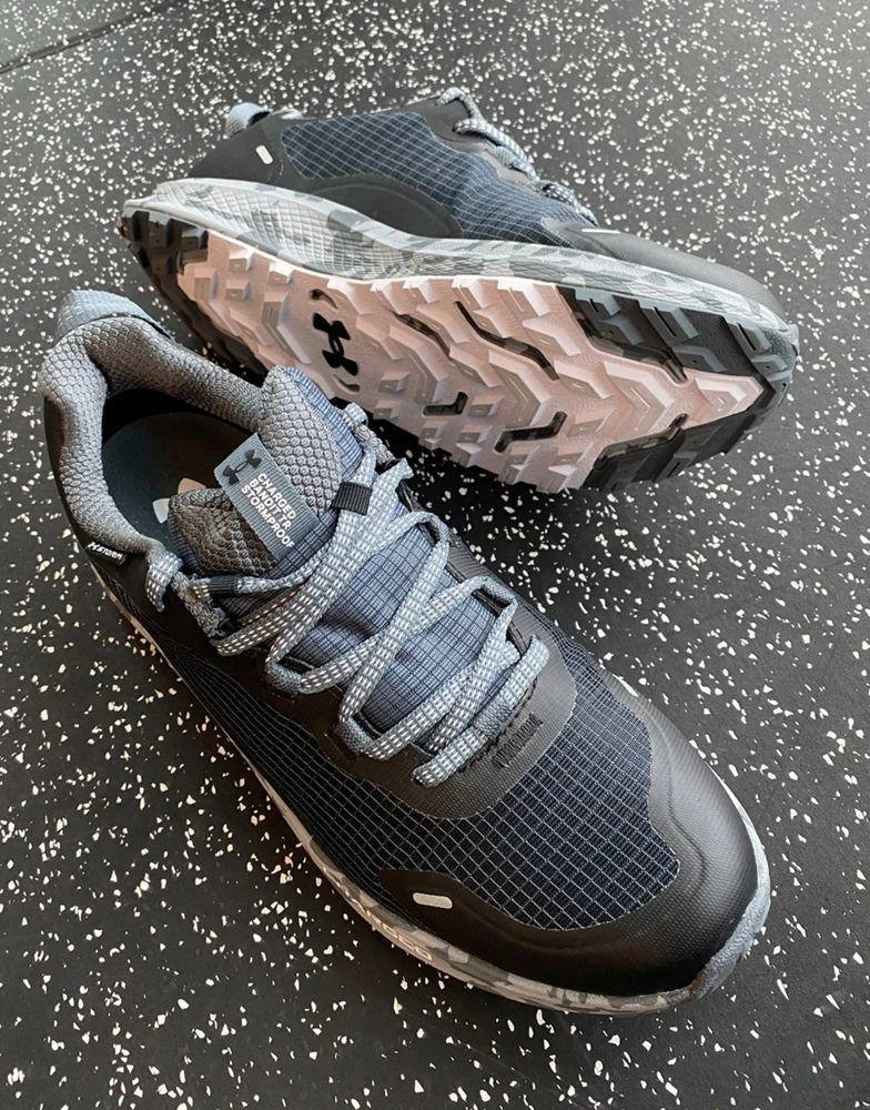 商品Under Armour|Under Armour Training Charged Bandit 2 trainers with camo sole in black,价格¥546,第3张图片详细描述