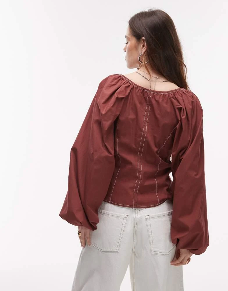 商品Topshop|Topshop ruched neck balloon sleeve blouse with top stitching in chocolate,价格¥82,第4张图片详细描述