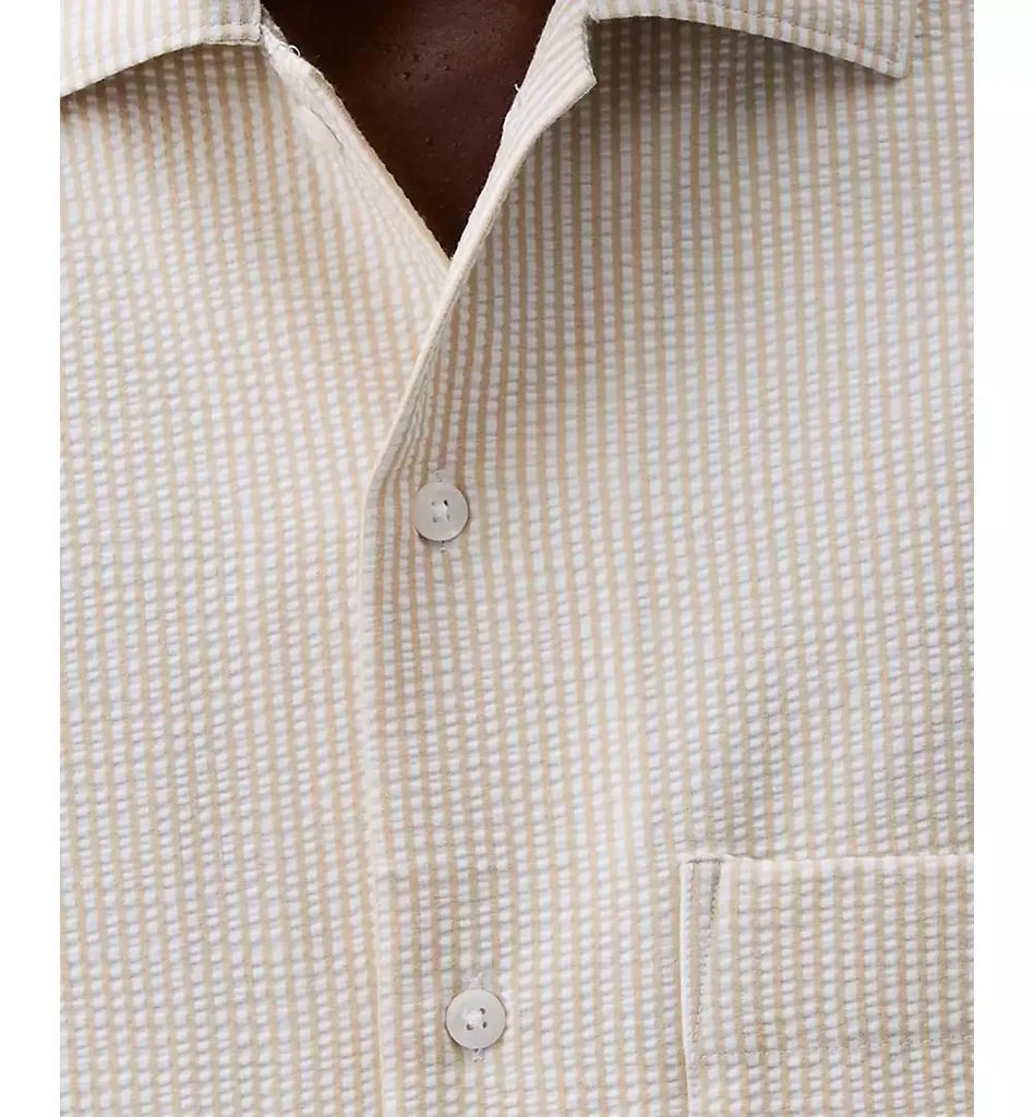 商品Calvin Klein|Men's Relaxed Fit Short Sleeve Seersucker Striped Button-Front Shirt,价格¥397,第3张图片详细描述