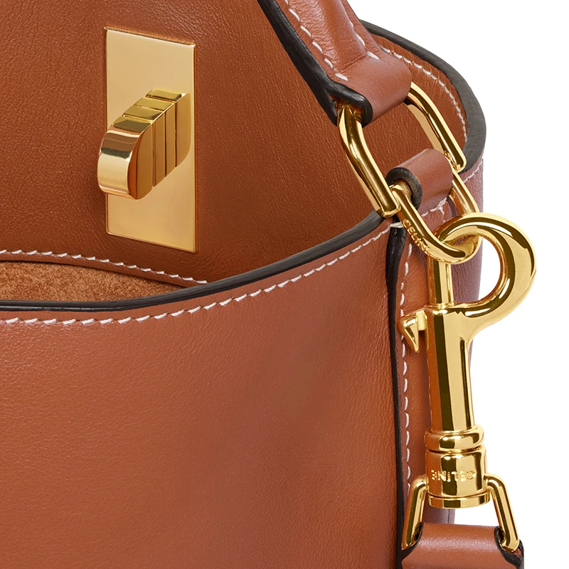 CELINE/赛琳   SEAU 16 TEEN系列 女士黄褐色小牛皮金扣单肩手提水桶包 商品
