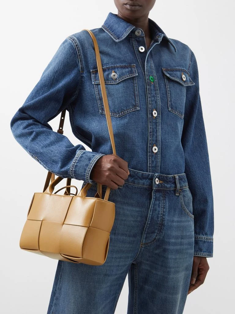 商品Bottega Veneta|Arco mini Intrecciato-leather tote bag,价格¥25004,第1张图片