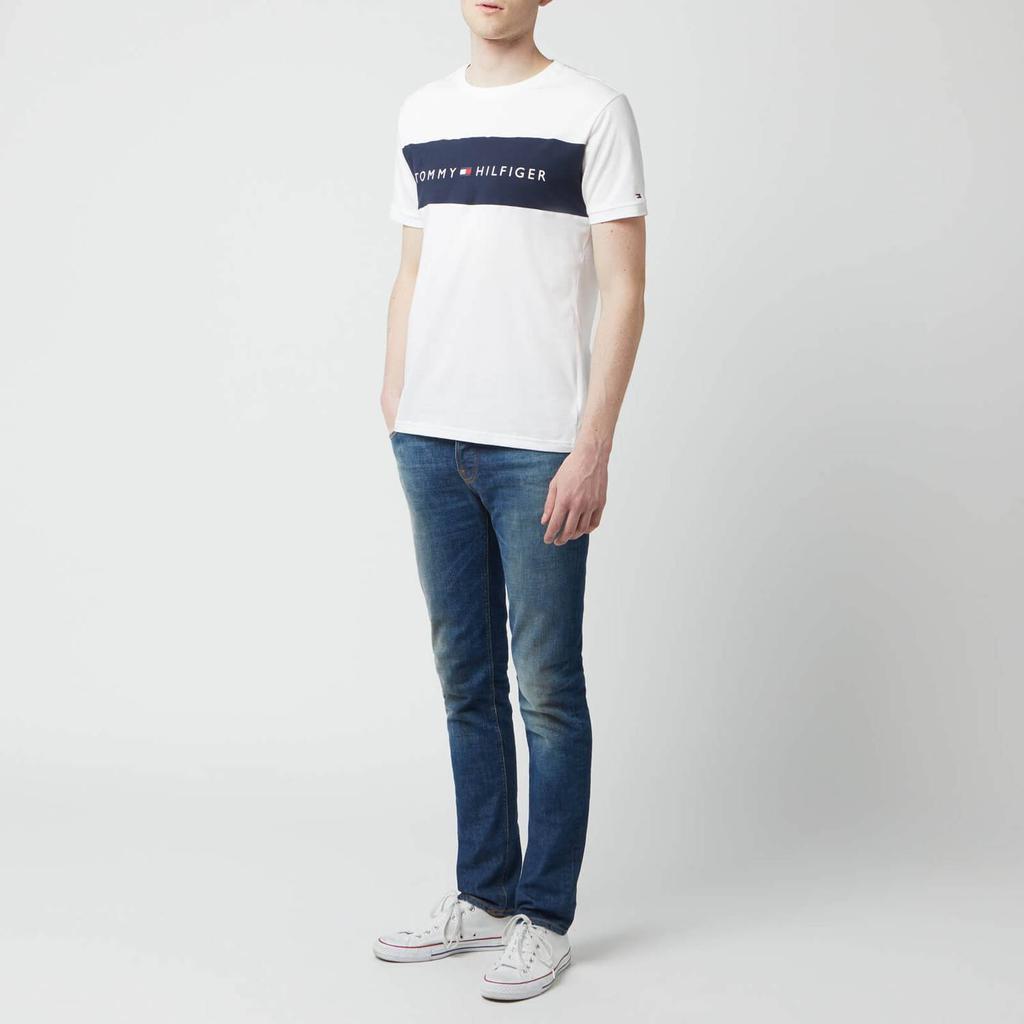 商品Tommy Hilfiger|Tommy Hilfiger Men's Flag Logo Crewneck T-Shirt - White,价格¥313,第5张图片详细描述