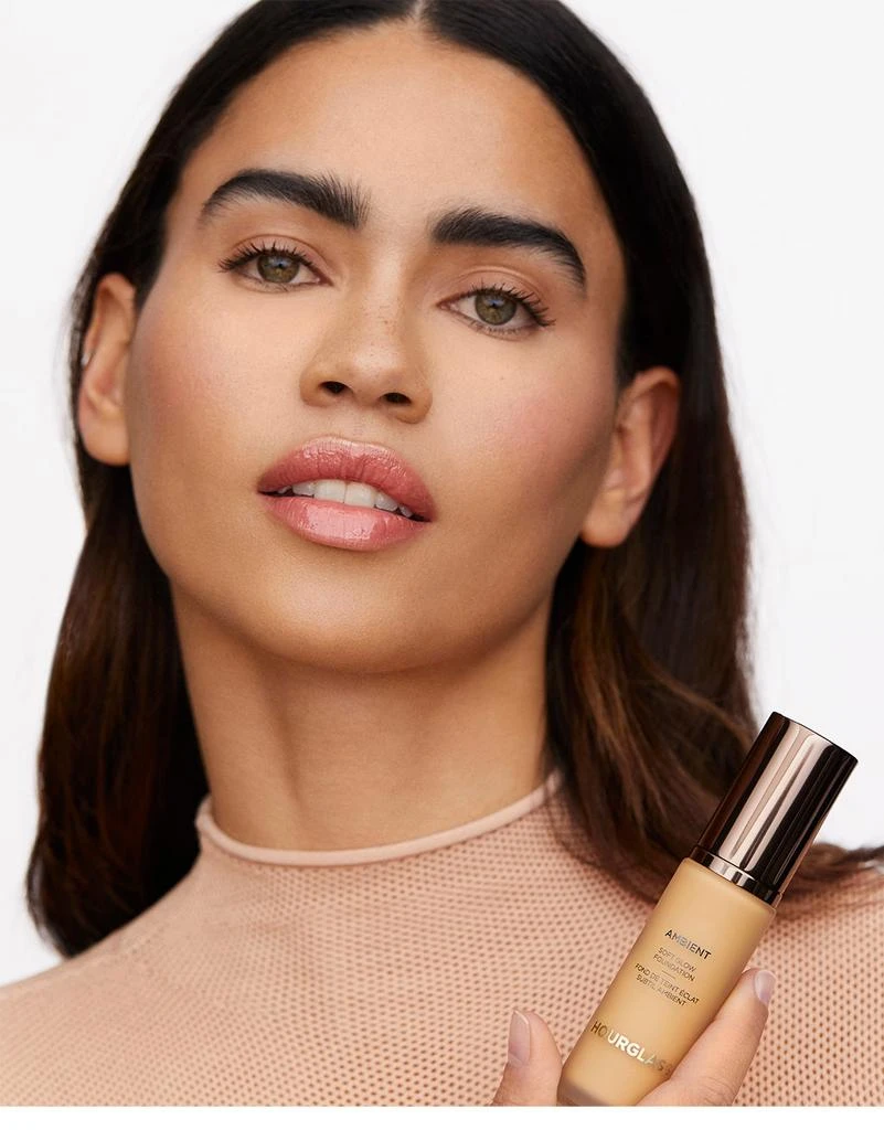 商品HOURGLASS|Ambient Soft Glow Foundation,价格¥438,第2张图片详细描述