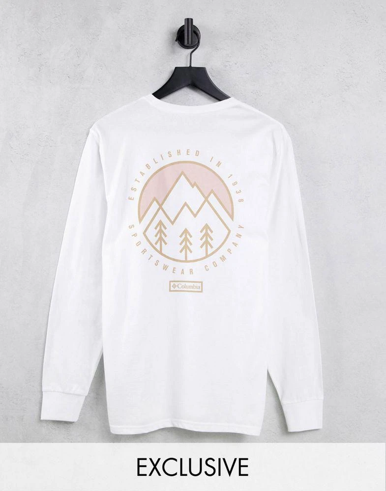 商品Columbia|Columbia Cades Cove long sleeve back print t-shirt in white Exclusive at ASOS,价格¥270,第1张图片
