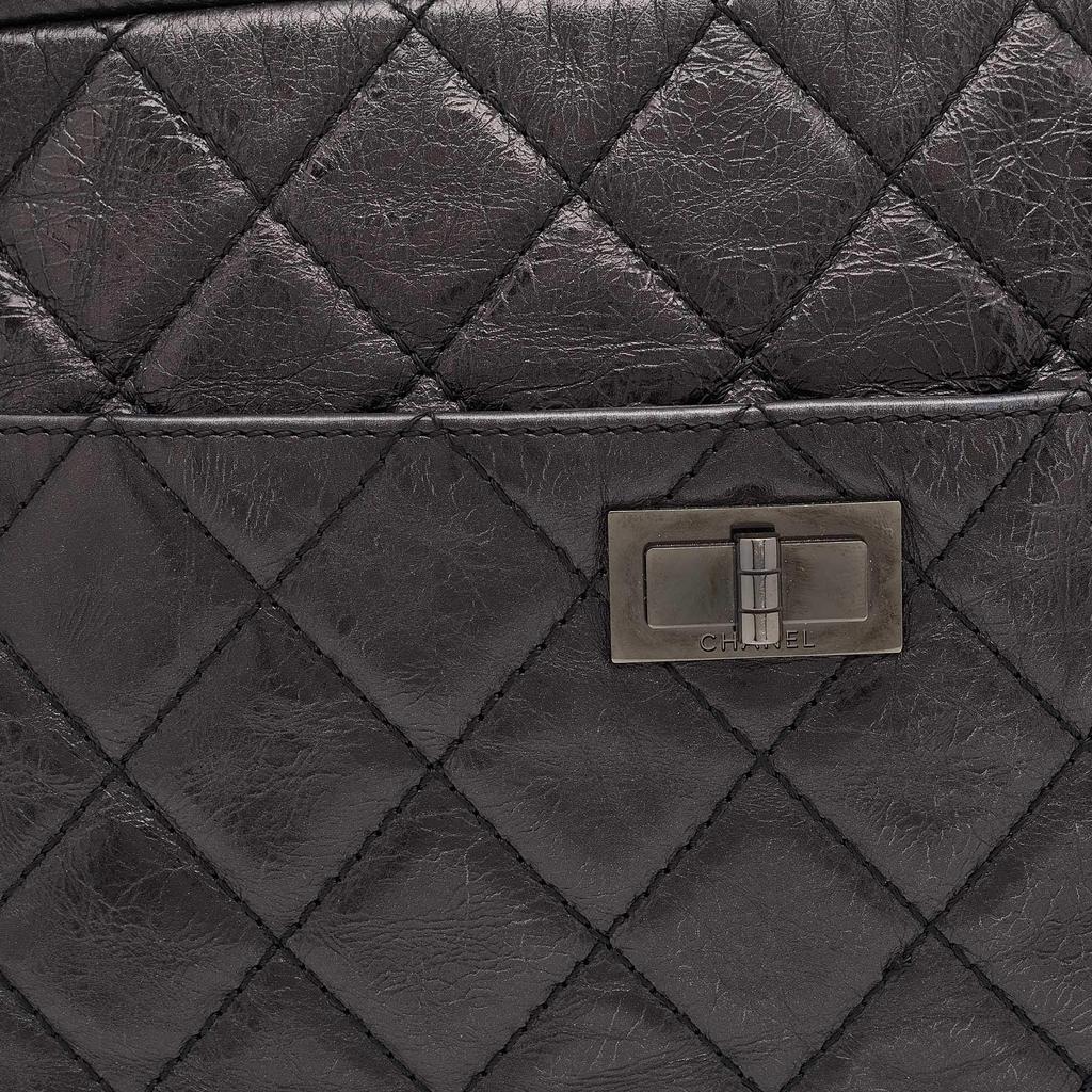 商品[二手商品] Chanel|Chanel Metallic Black Quilted Aged Leather Large Reissue Camera Bag,价格¥10454,第7张图片详细描述