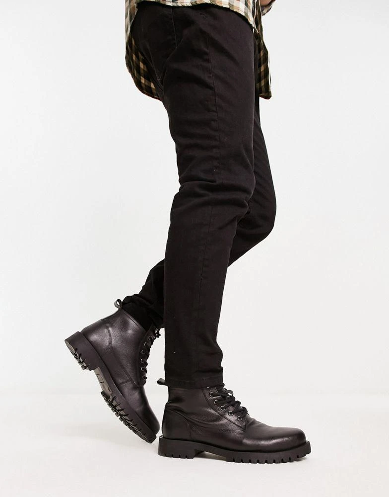 商品ASOS|ASOS DESIGN lace up boot in black leather with suede padded collar,价格¥321,第2张图片详细描述