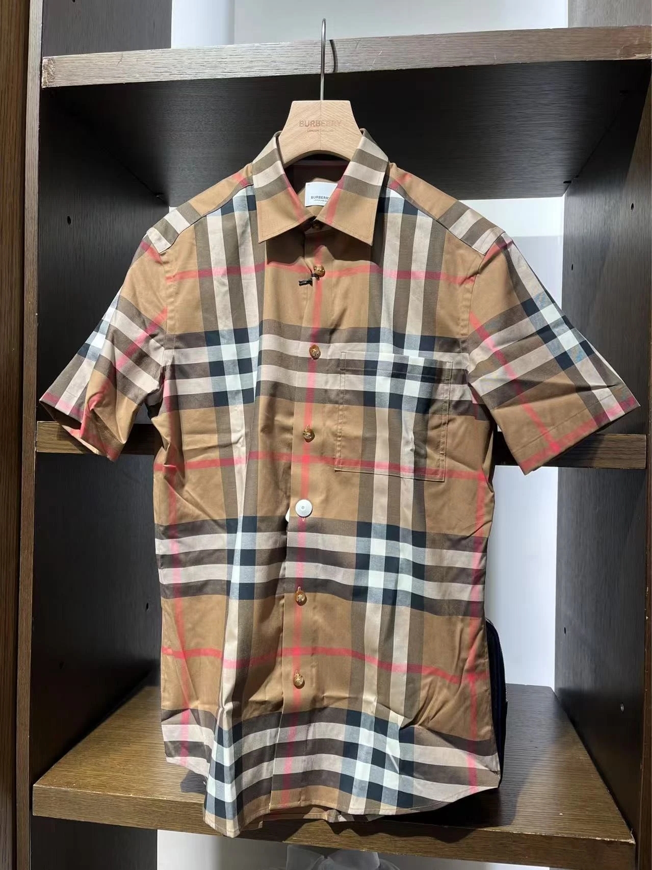 Burberry/博柏丽男士灰褐色棉格纹休闲单排扣短袖衬衫 商品