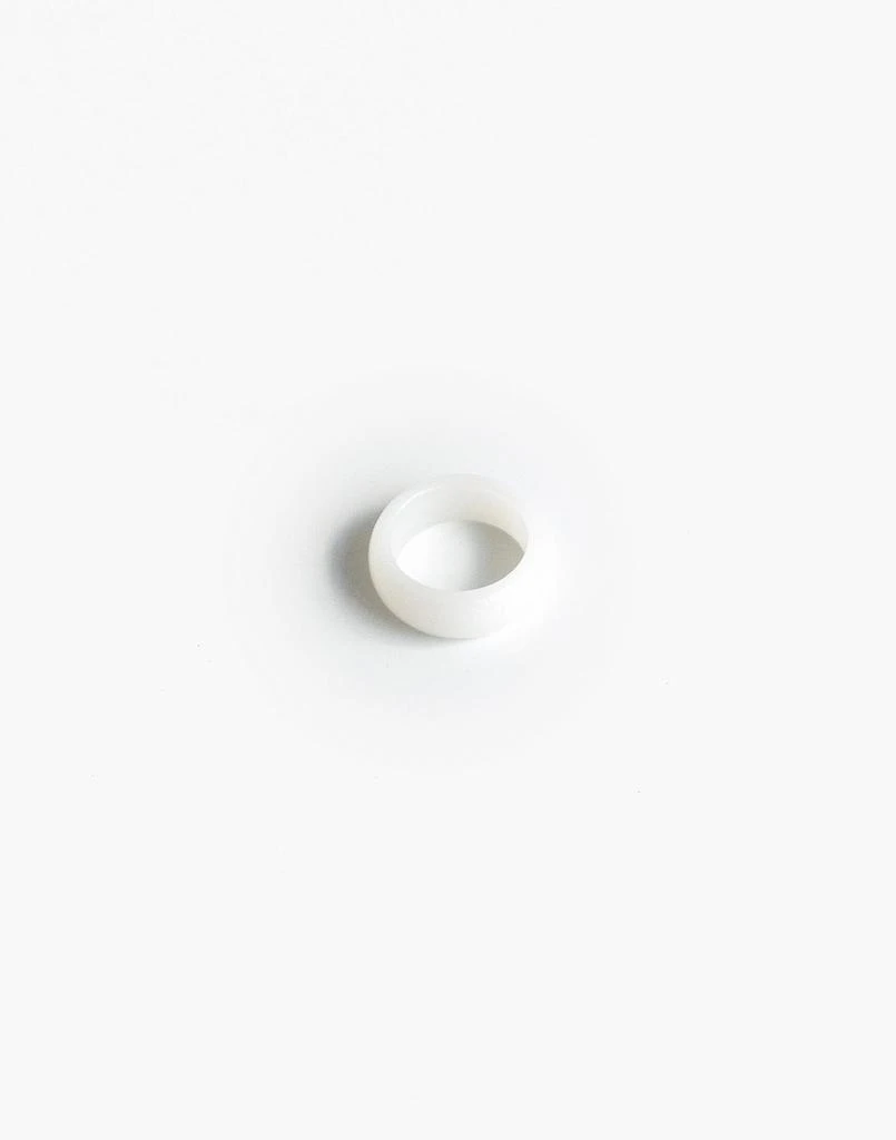 商品Madewell|Seree White Tee Jade Ring,价格¥351,第1张图片