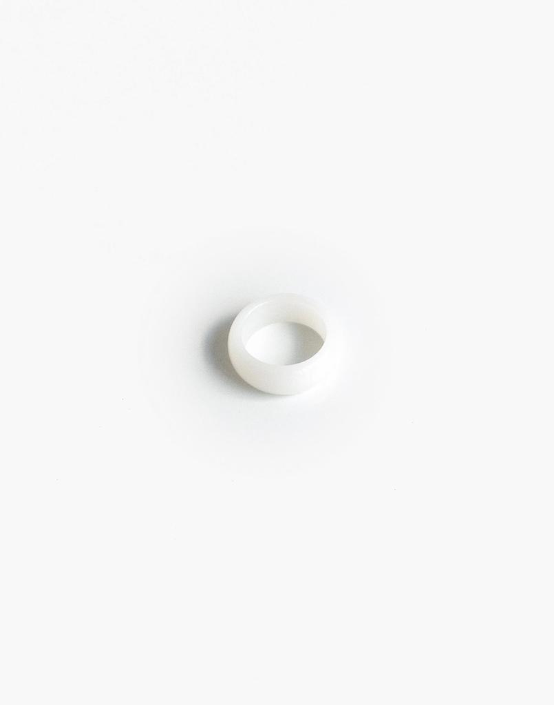 商品Madewell|Seree White Tee Jade Ring,价格¥309,第3张图片详细描述