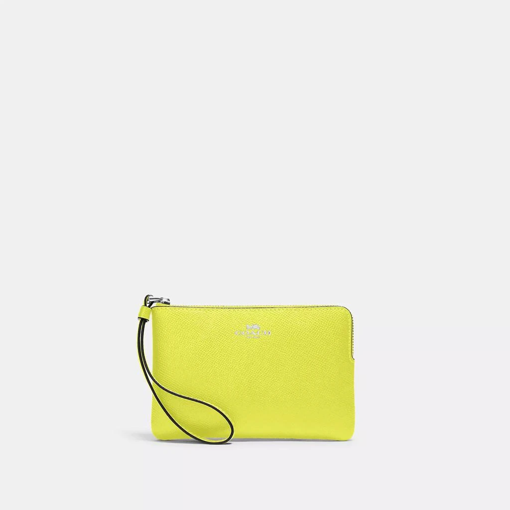 COACH Corner Zip Wristlet 商品
