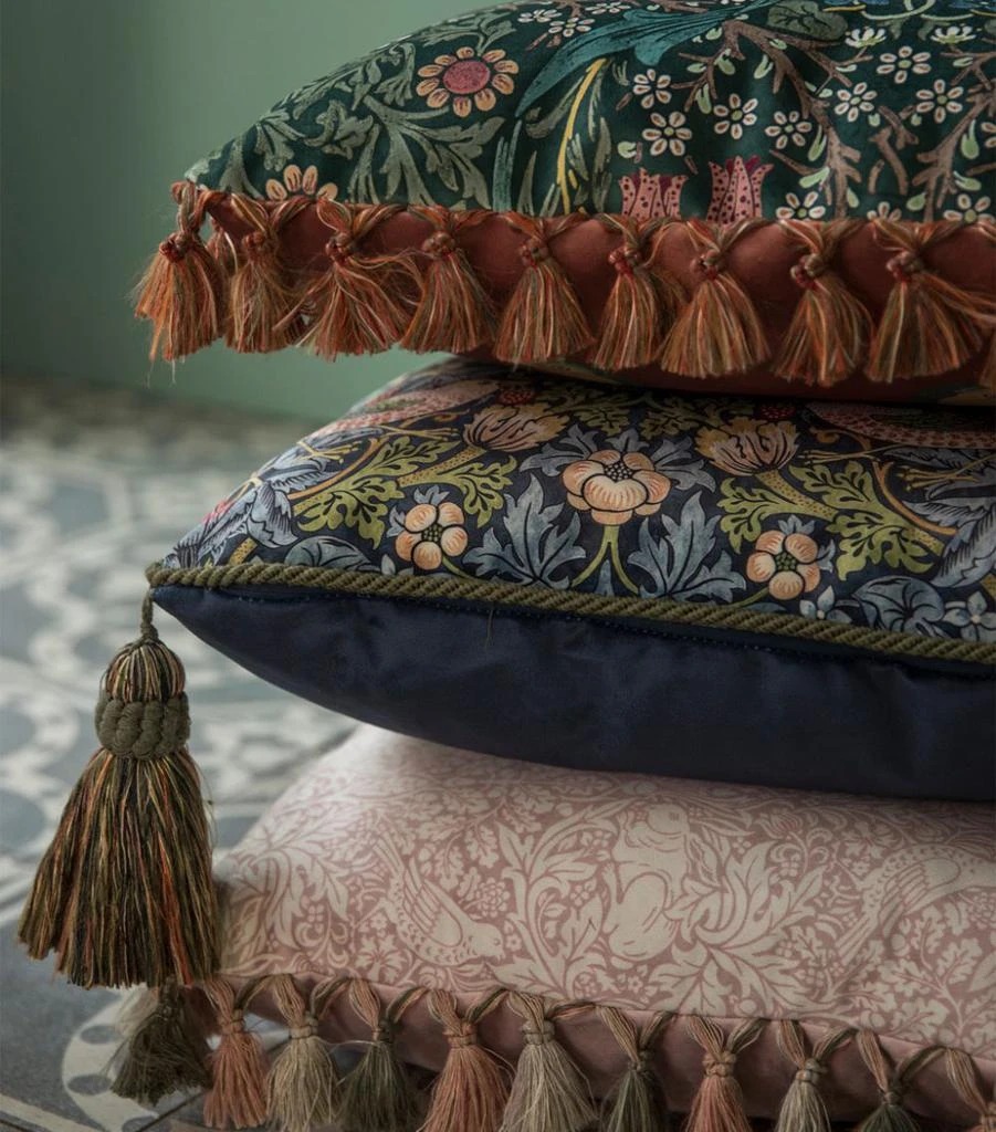 x William Morris Floral Cushion (50cm x 50cm) 商品