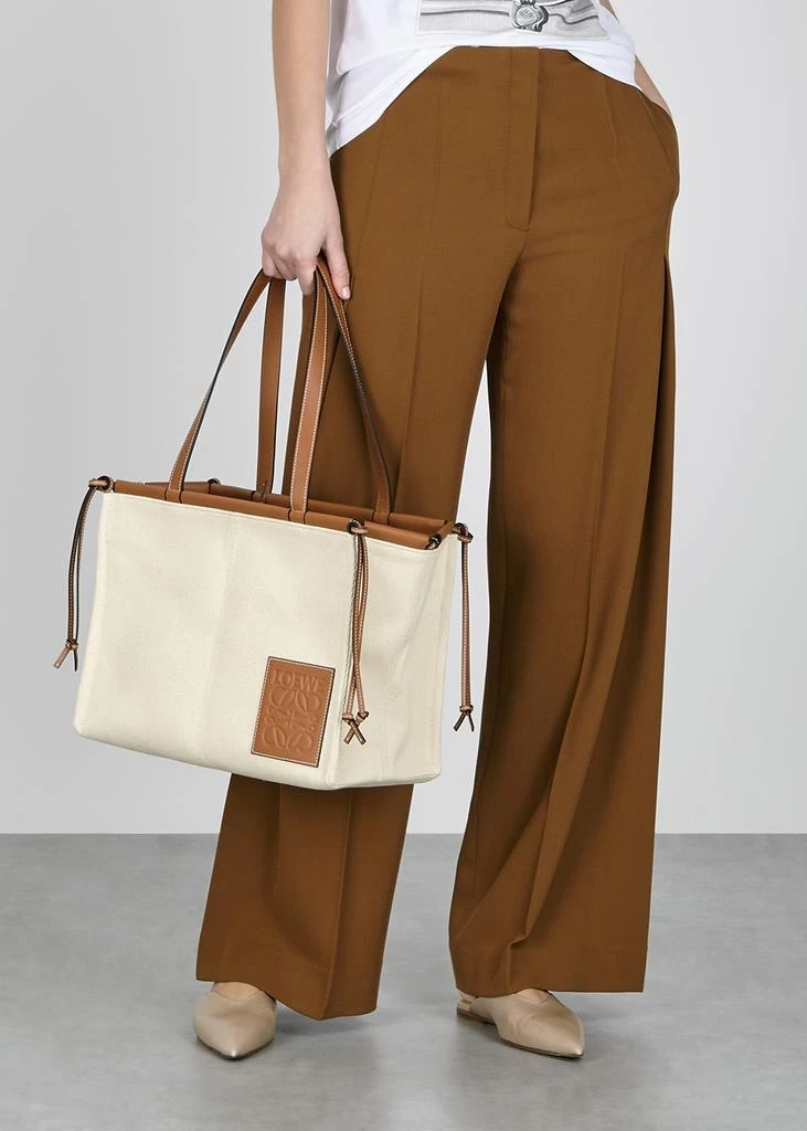 商品Loewe|Cushion sand canvas tote,价格¥9399,第4张图片详细描述