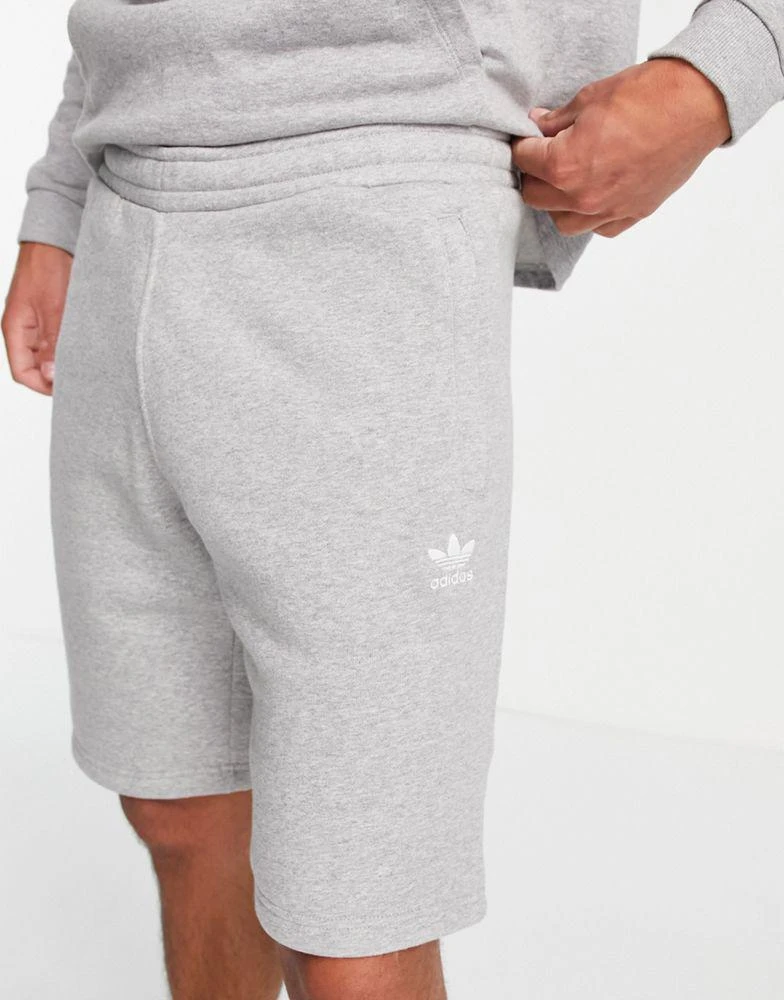 商品Adidas|adidas Originals essentials shorts with small logo in grey,价格¥337,第4张图片详细描述