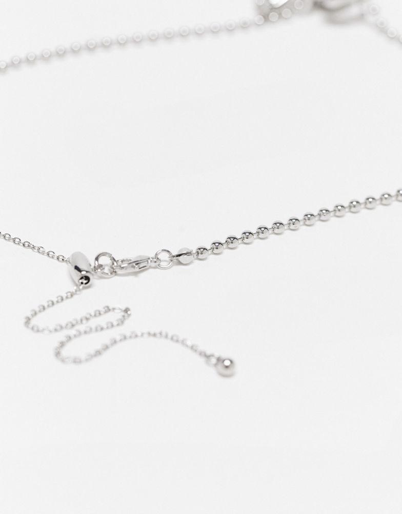 Reclaimed Vintage unisex necklace with cute bunny pendant in silver商品第4张图片规格展示