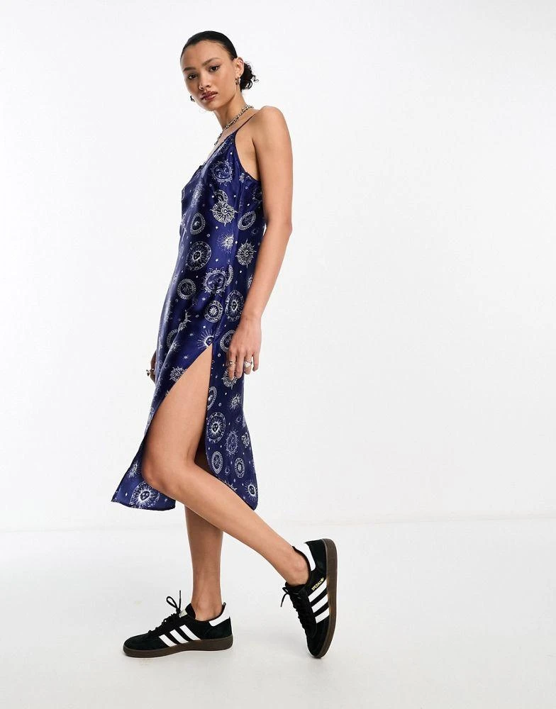 商品Daisy Street|Daisy Street thigh split cami slip dress in blue mix print,价格¥152,第1张图片