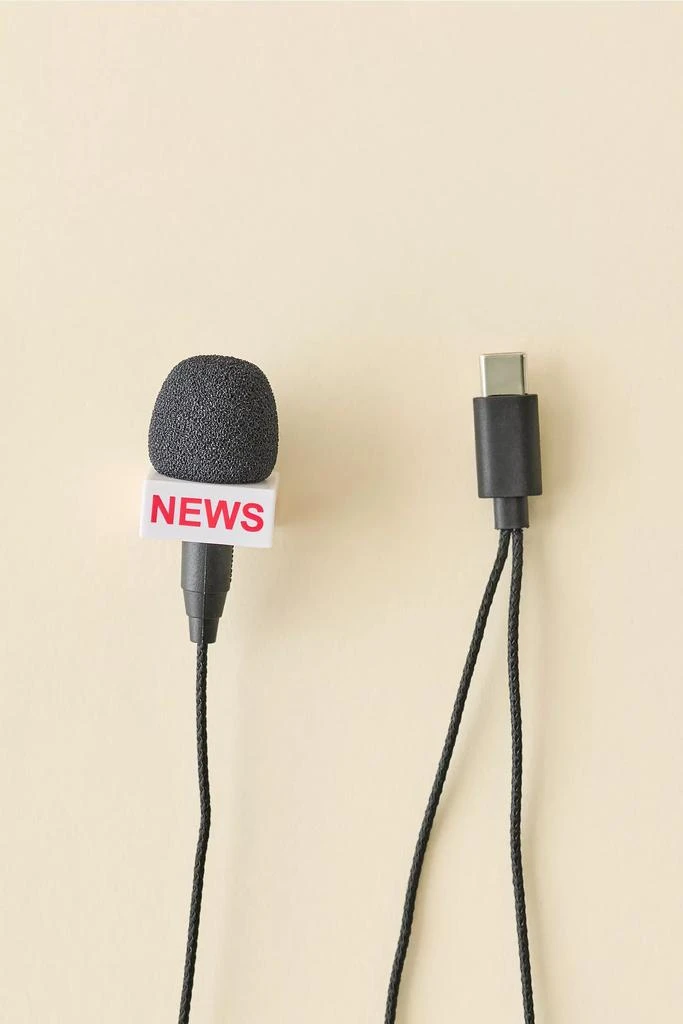 商品Urban Outfitters|Breaking News Mini Microphone,价格¥111,第1张图片