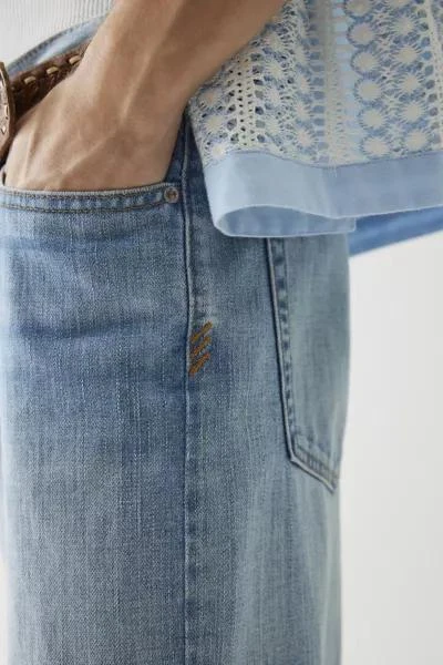 商品BDG|BDG Slacker Mid-Rise Relaxed Flare Jean,价格¥592,第5张图片详细描述