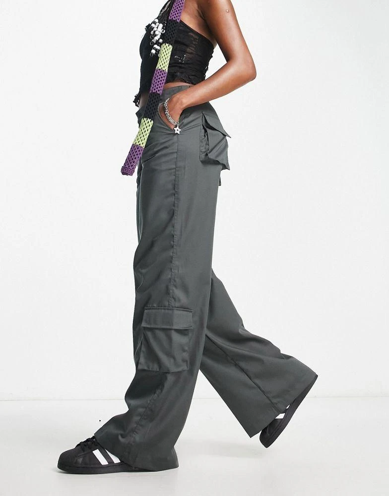 商品Motel|Motel pocket detail cargo trousers in dark grey,价格¥284,第3张图片详细描述