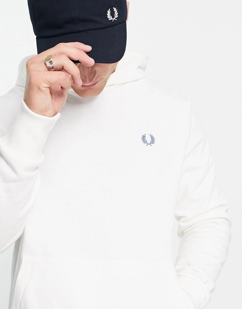 商品Fred Perry|Fred Perry laurel wreath back print hoodie in white,价格¥1057,第3张图片详细描述