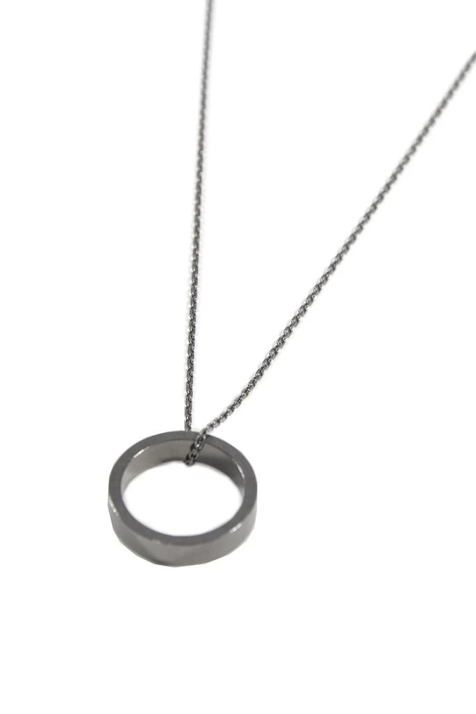 商品MAISON MARGIELA|Maison Margiela Ring Pendant Logo Engraved Necklace,价格¥2518,第2张图片详细描述