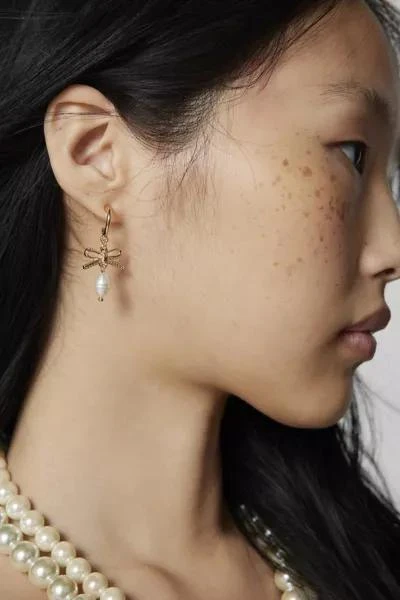 商品Urban Outfitters|Bow Charm Hoop Earring,价格¥38,第1张图片