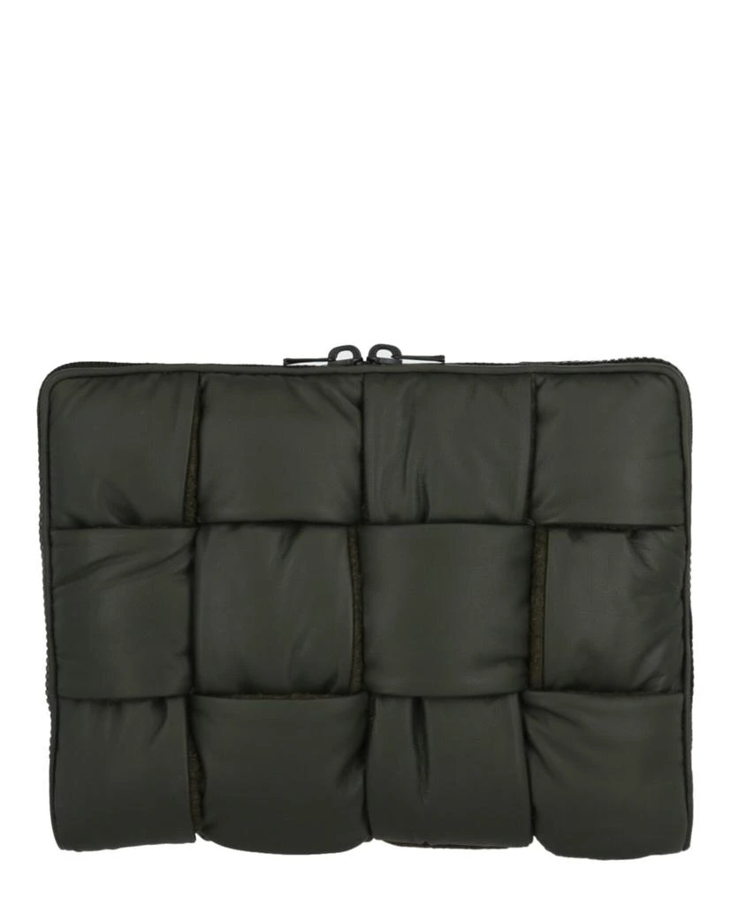 商品Bottega Veneta|Maxi Intrecciato Puffer Laptop Pouch,价格¥4199,第1张图片