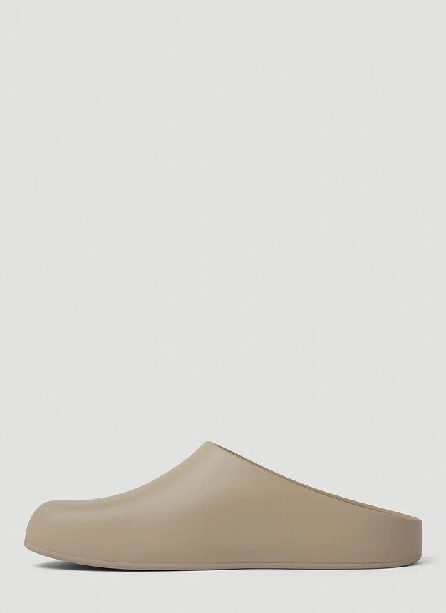 商品Balenciaga|Clog Pool Slip Ons in Beige,价格¥3007,第3张图片详细描述