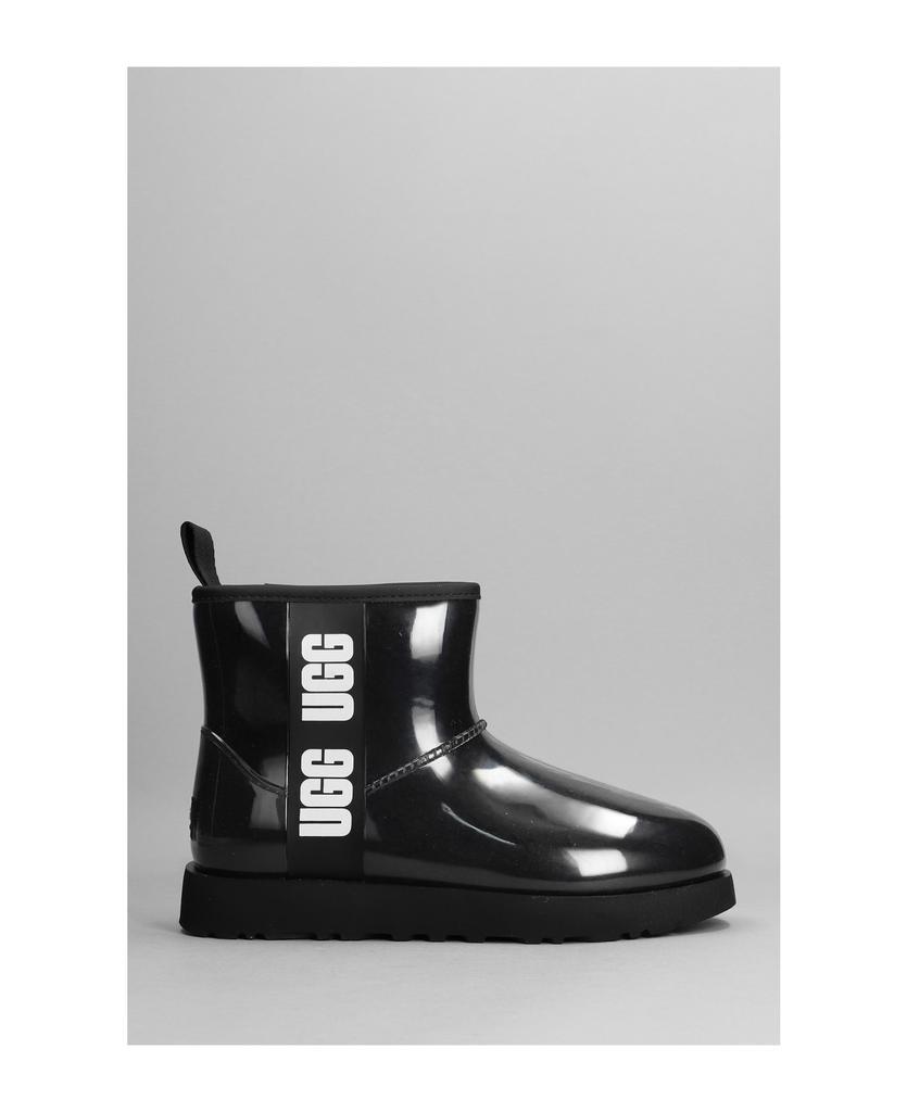 商品UGG|Classic Clear Mini Low Heels Ankle Boots In Black Pvc,价格¥1511,第1张图片