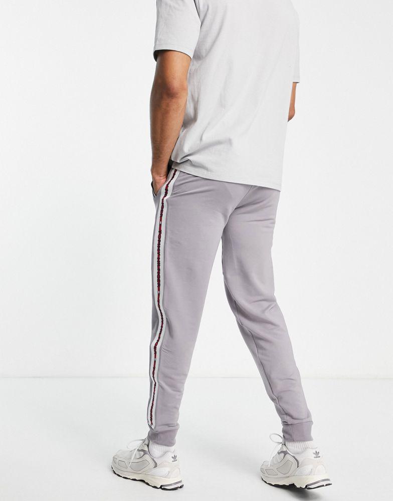 商品Tommy Hilfiger|Tommy Hilfiger exclusive to ASOS flag joggers in washed grey,价格¥490,第5张图片详细描述