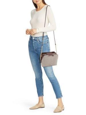 商品Calvin Klein|Finley Leather Crossbody Bag,价格¥580,第4张图片详细描述