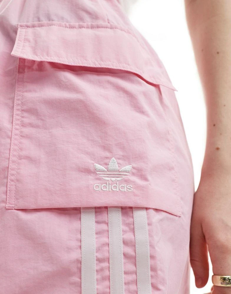 商品Adidas|adidas Originals three stripe cargos shorts in pink,价格¥260,第3张图片详细描述