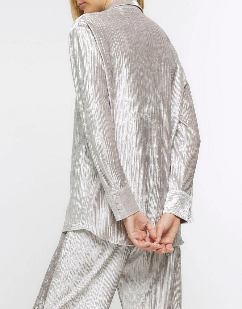 商品River Island|River Island Crushed velvet long sleeve shirt in silver,价格¥438,第2张图片详细描述