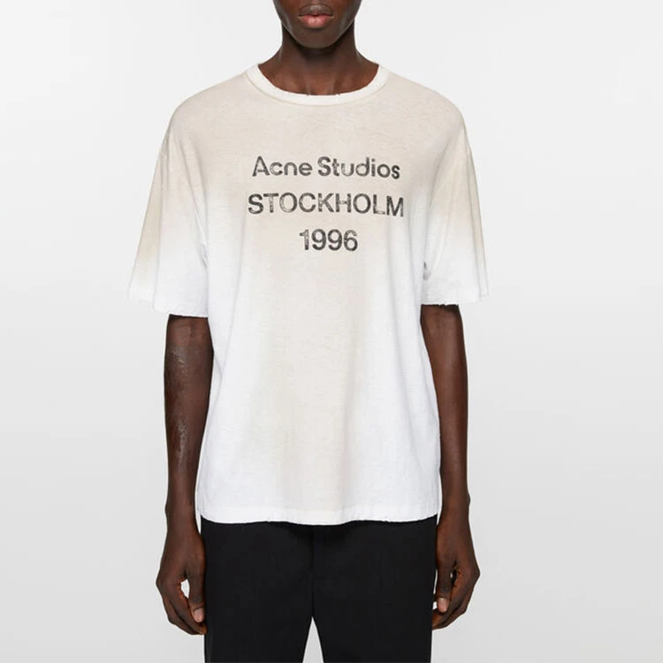 商品[国内直发] Acne Studios|1996系列徽标宽松复古喷涂仿旧圆领短袖T恤 男女同款 灰白色,价格¥2057,第3张图片详细描述
