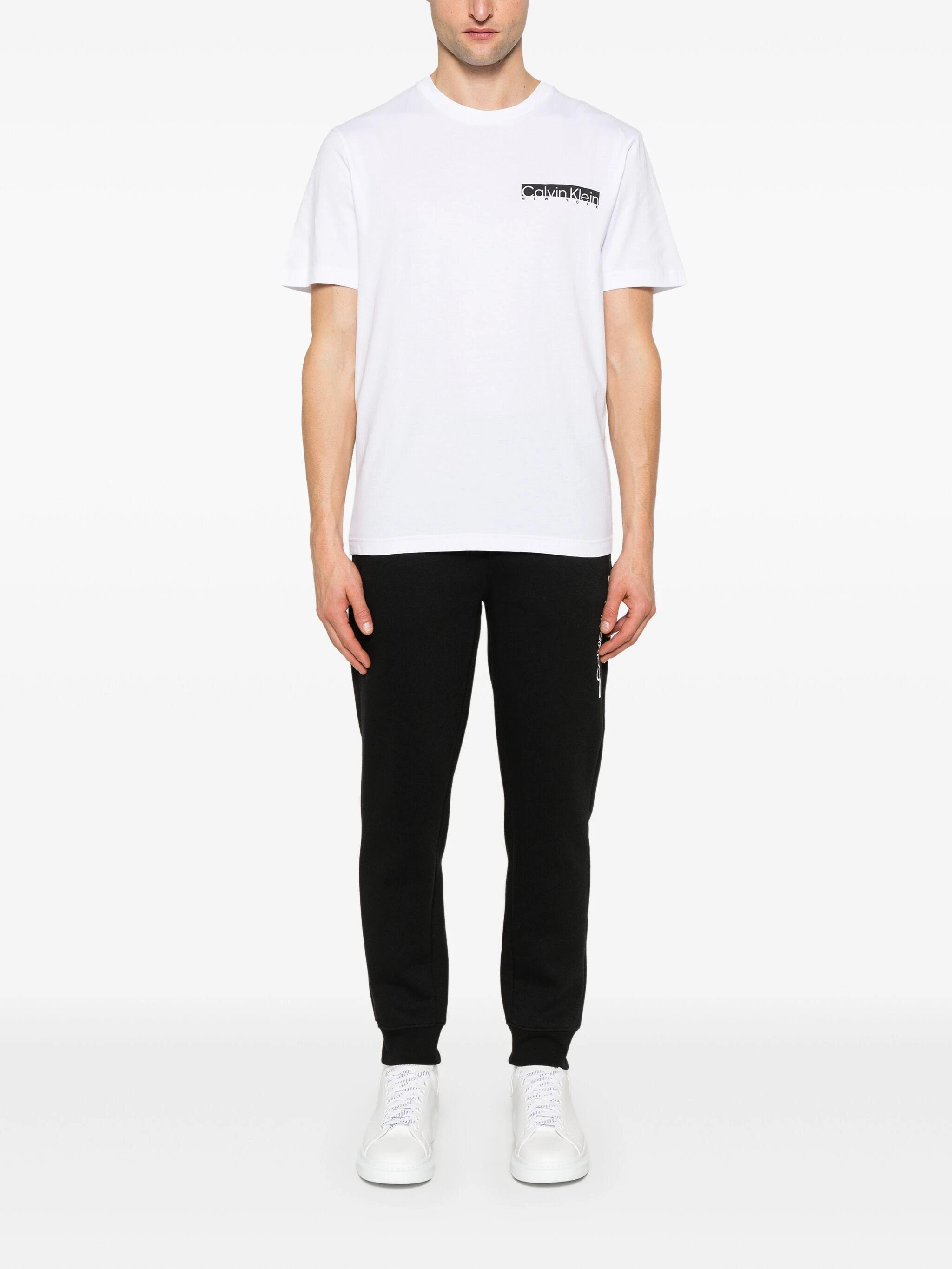 商品【商品预售7天】 Calvin Klein|Calvin Klein 男士T恤 K10K113800YAF 白色,价格¥476,第3张图片详细描述