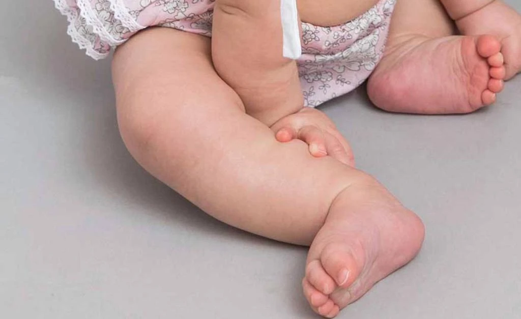 商品Huggalugs|Huggalugs - Baby Girls Cherry Blossom Ruffled Bloomers,价格¥258,第2张图片详细描述