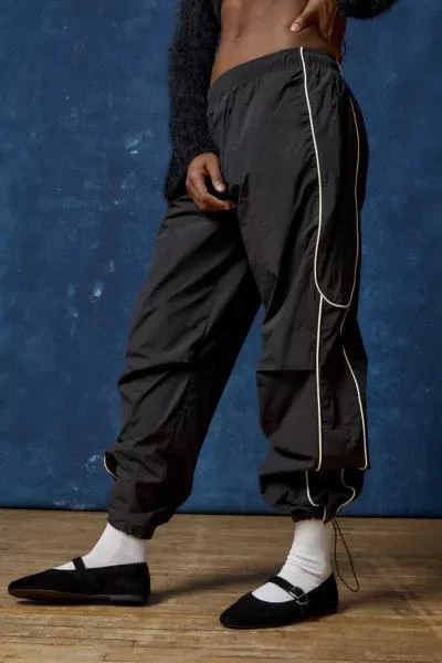 商品BDG|BDG Jess Nylon Track Pant,价格¥373,第3张图片详细描述