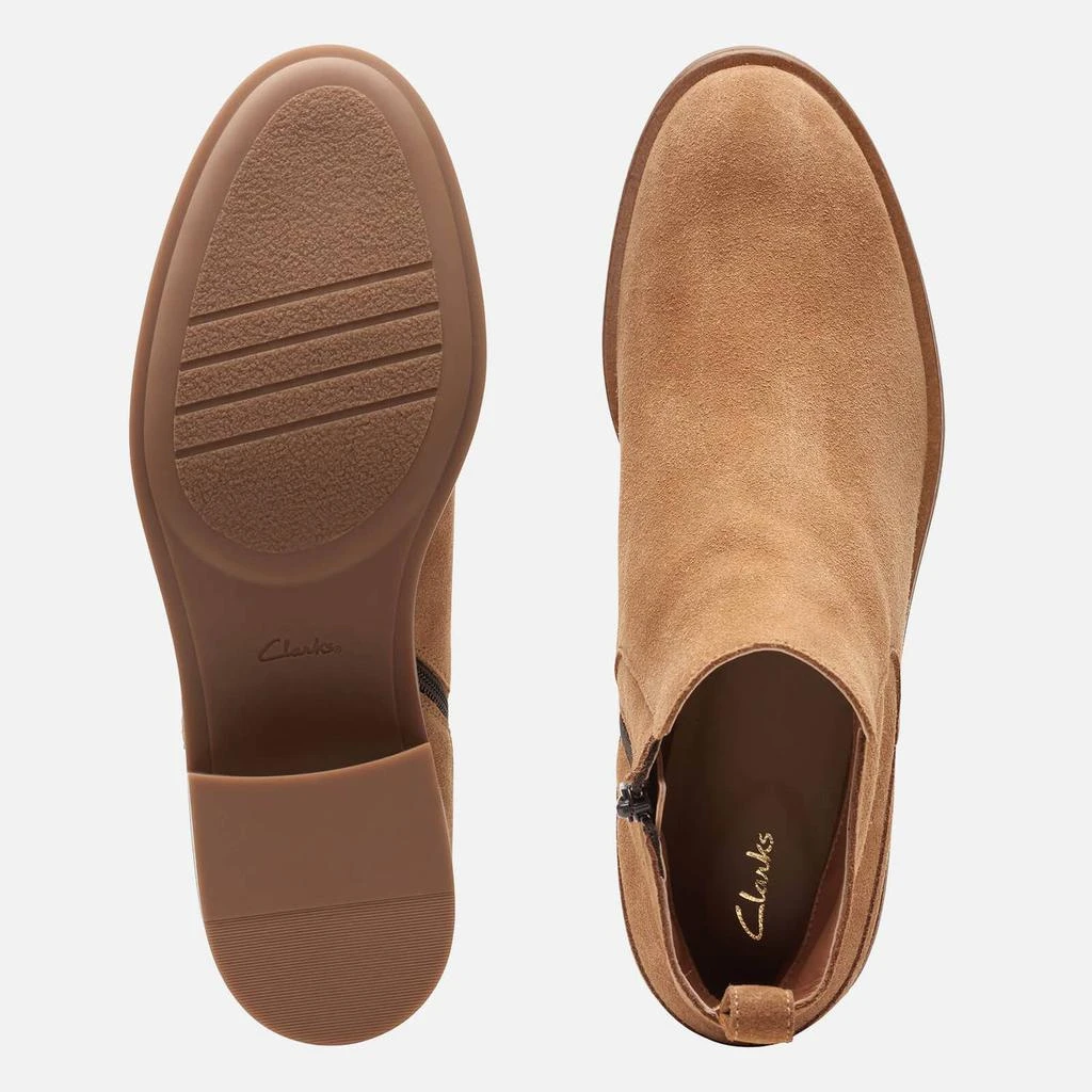 商品Clarks|CLARKS WOMEN'S MEMI ZIP SUEDE HEELED ANKLE BOOTS - LIGHT TAN,价格¥494,第3张图片详细描述