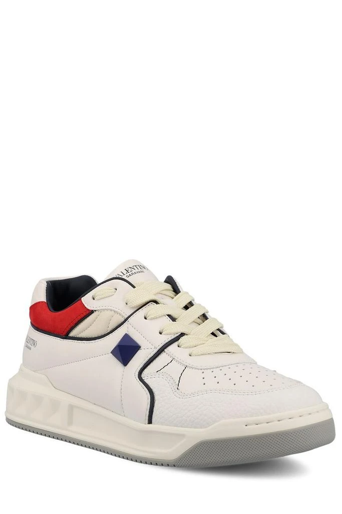 商品Valentino|Valentino Garavani One Stud Lace-Up Sneakers,价格¥3588,第2张图片详细描述