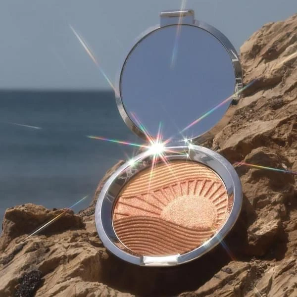 商品Becca Cosmetics|Chrissy Teigen 联名款古铜修容粉,价格¥169,第4张图片详细描述