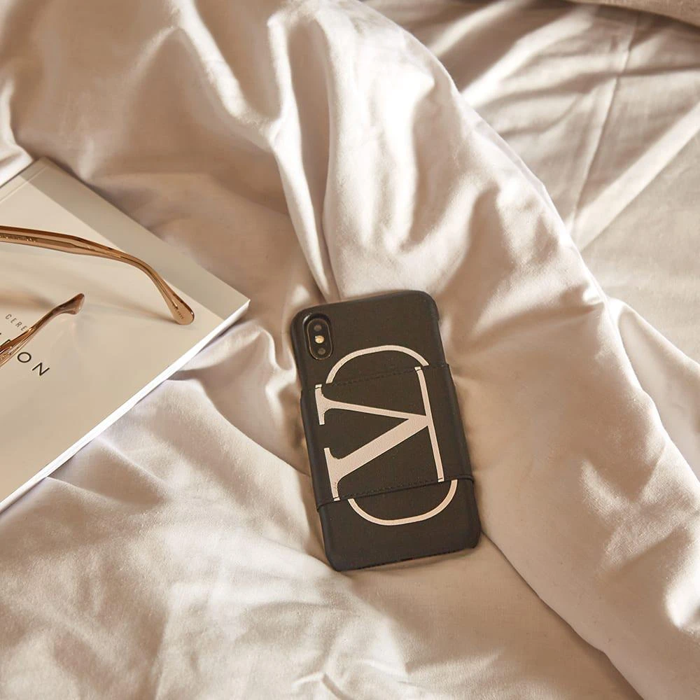商品Valentino|Valentino Go Logo iPhone Xs Case,价格¥680,第3张图片详细描述