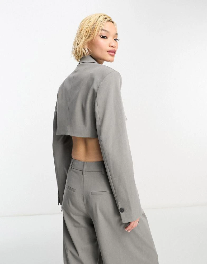 商品Bershka|Bershka cropped cargo blazer co-ord in cool grey,价格¥402,第4张图片详细描述