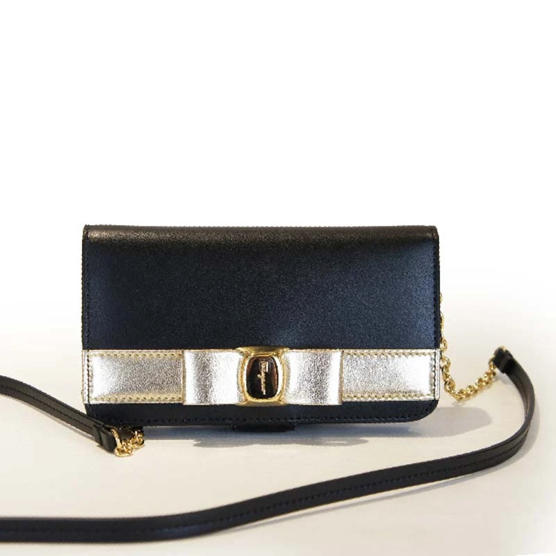 商品Salvatore Ferragamo|SALVATORE FERRAGAMO 黑色女士手机包 22-0022-743596,价格¥2202,第1张图片