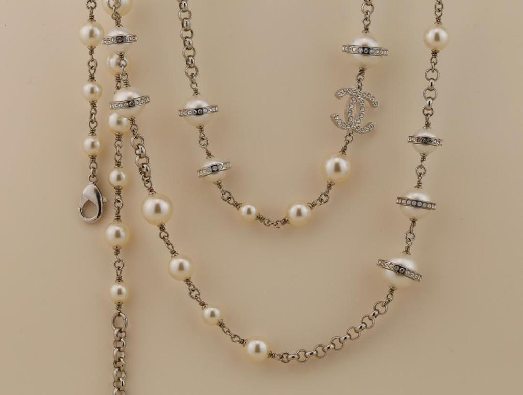 Chanel CC Logo Faux Pearl Long Necklace商品第5张图片规格展示