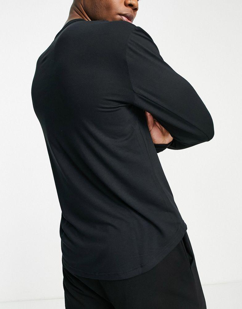 商品Reebok|Reebok Training Dreamblend long sleeve t-shirt in black,价格¥163-¥325,第6张图片详细描述
