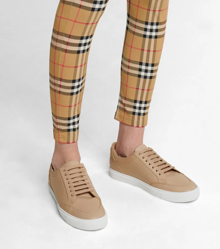 商品Burberry|New Salmond皮革运动鞋,价格¥6022,第4张图片详细描述