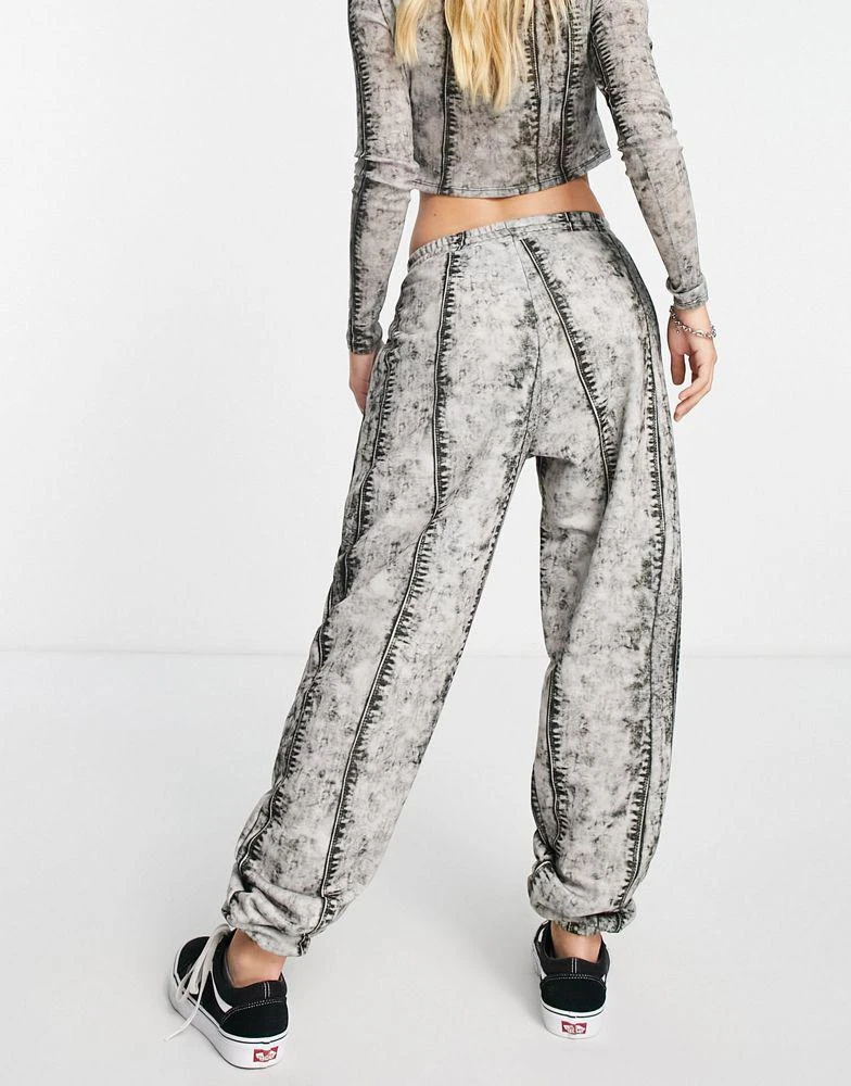 商品ASOS|ASOS DESIGN jogger co-ord in printed denim,价格¥172,第2张图片详细描述