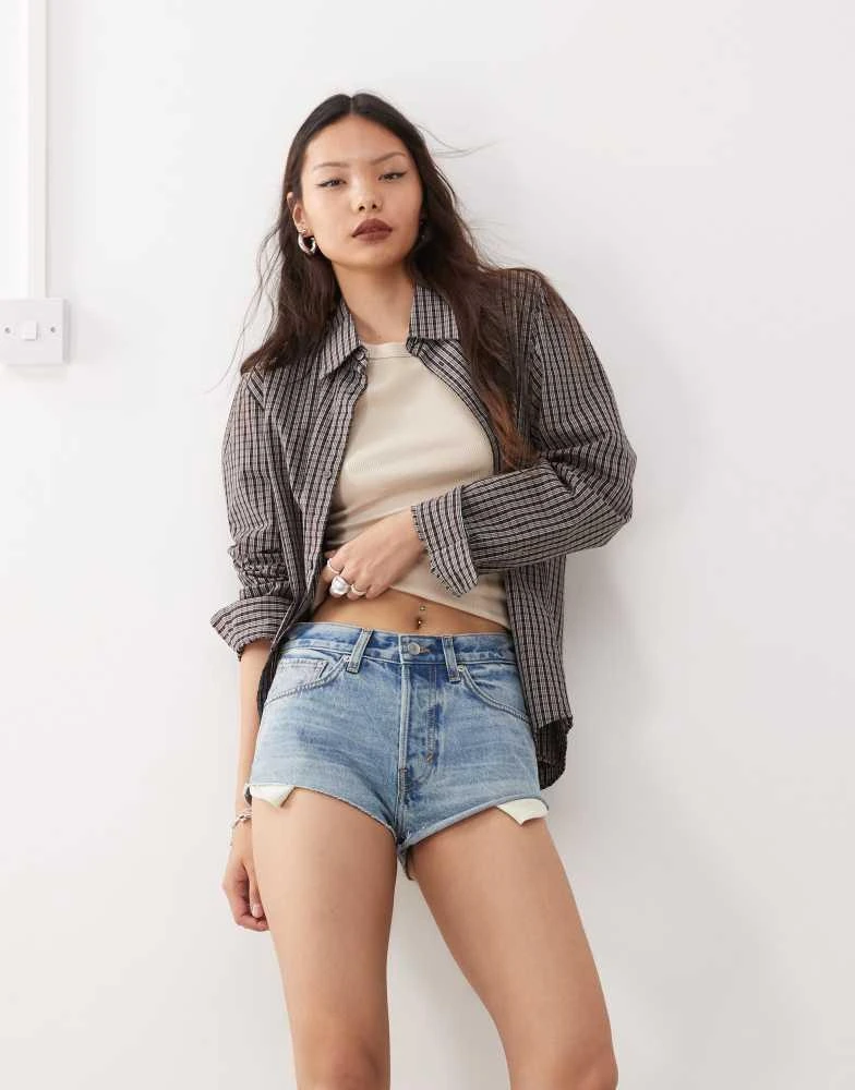 商品Weekday|Weekday Maia micro denim shorts in blue wash,价格¥407,第1张图片