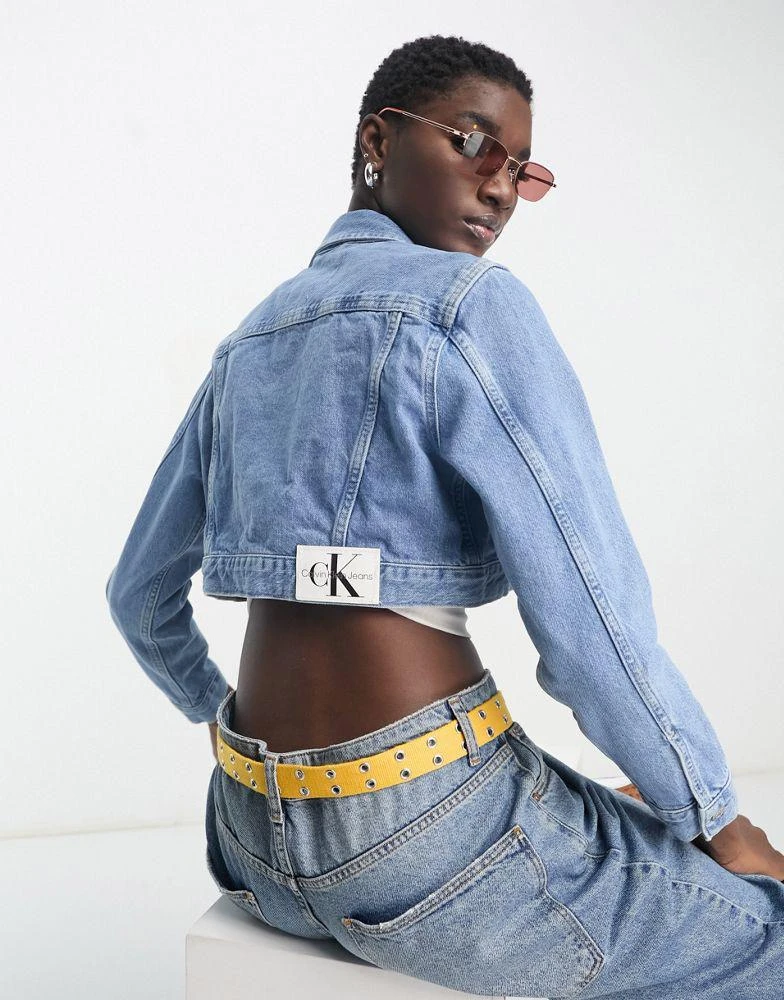 商品Calvin Klein|Calvin Klein Jeans co-ord extreme crop 90s denim jacket in mid wash,价格¥879,第2张图片详细描述