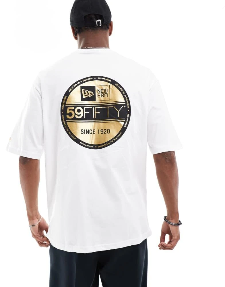 商品New Era|New Era sticker graphic back t-shirt with gold foil in white,价格¥271,第1张图片